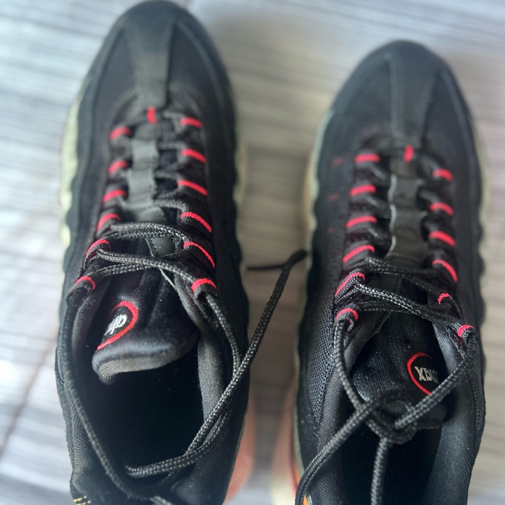 Nike Black and Red Men's Sneakers